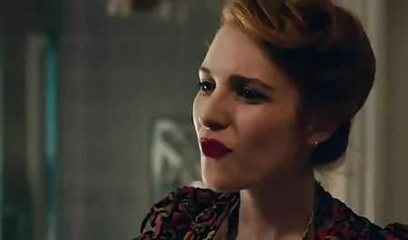Put the live lesbian sex strapon in her holes