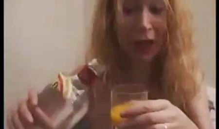 Amateur Porn lesbian squirt party